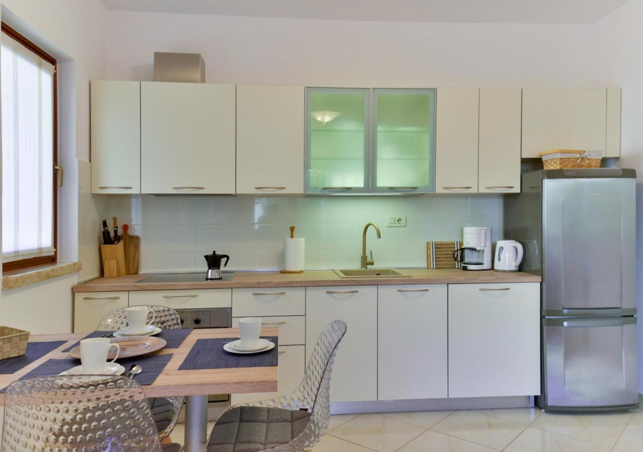 Apartament Leona *