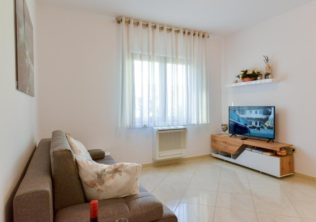 Apartament Leona