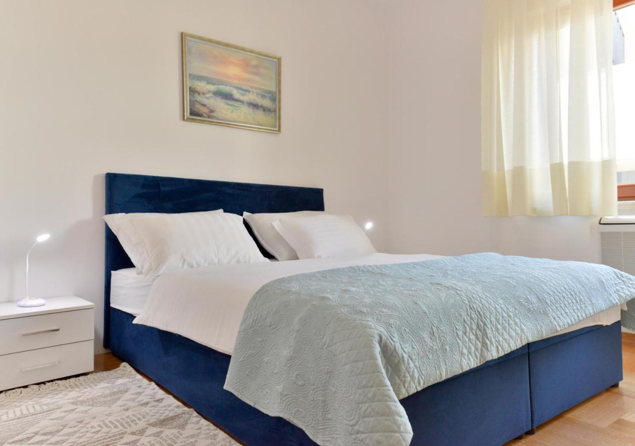 Apartament Leona *