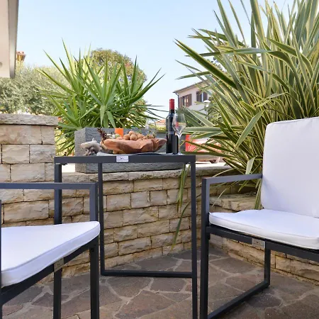 Apartments Leona Umag Exterior foto